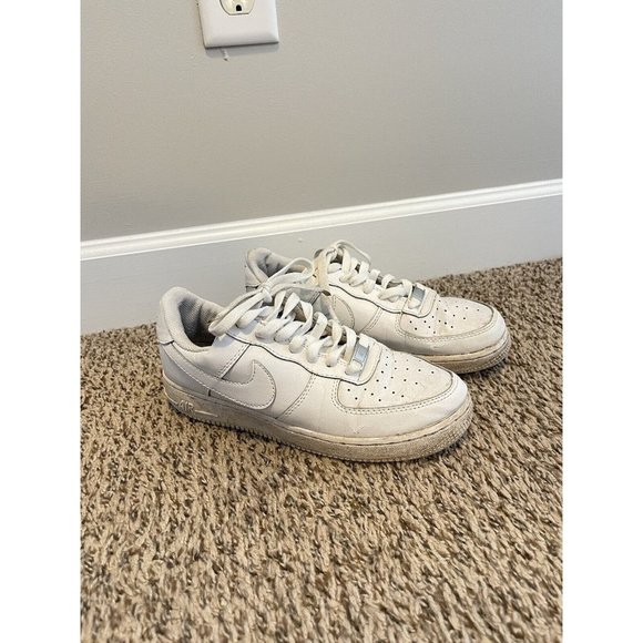 Nike Air Force 1 '07 Low Triple White Men's 6 Women’s 7.5 - Picture 1 of 2